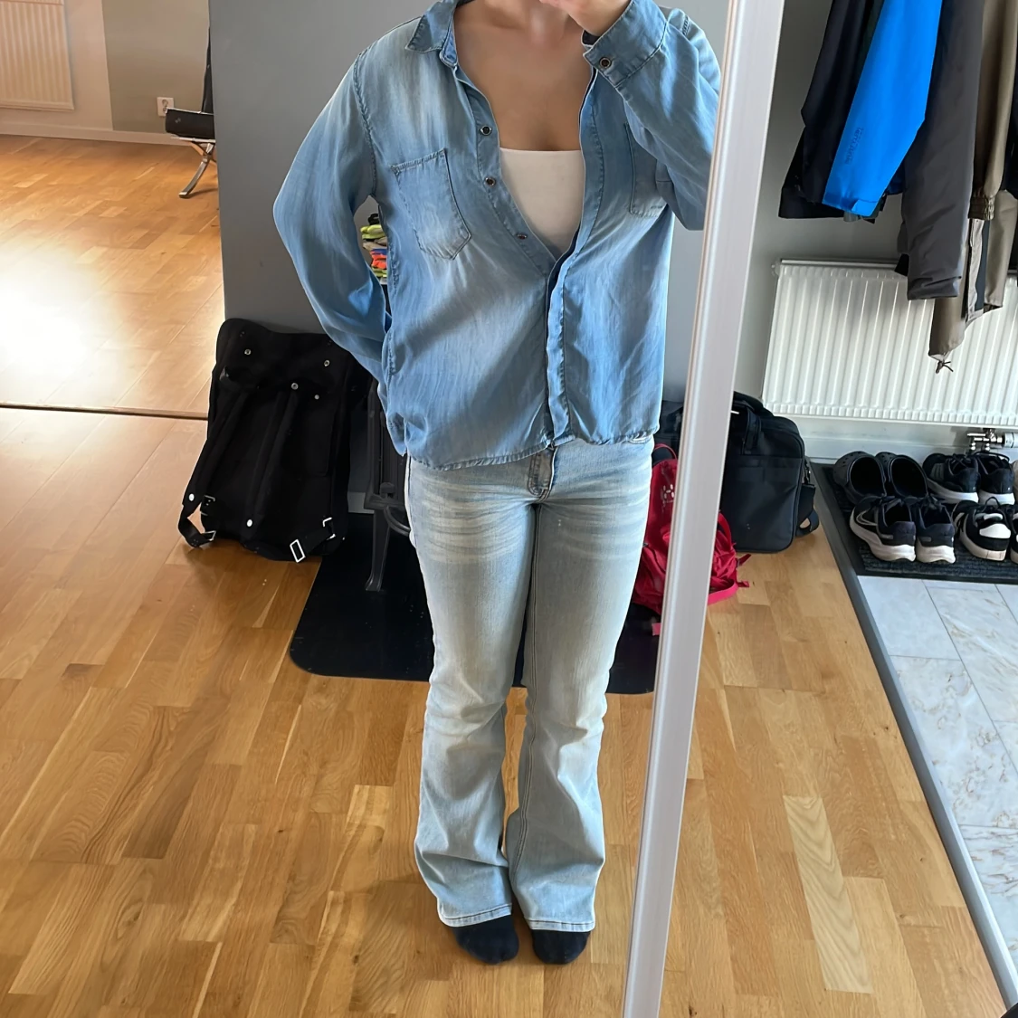 Ljusblå jeansskjorta från H&M - 1