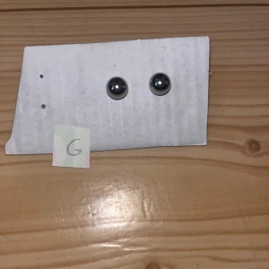 Korvakorut - Ihanat hopeat pallo tappi korvakorut. Kerran käytetty. Kirurgin terästä. Ostettu ninjasta.  Puhdistettu ja desinfioitu käytön jälkeen. Kissatalous MMM Mikäli hinta ei miellytä tarjoa rohkeasti Katsothan myös muut ilmoitukseni!!