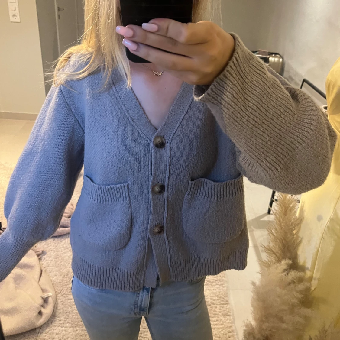 Brun stickad kofta med knappar - 2