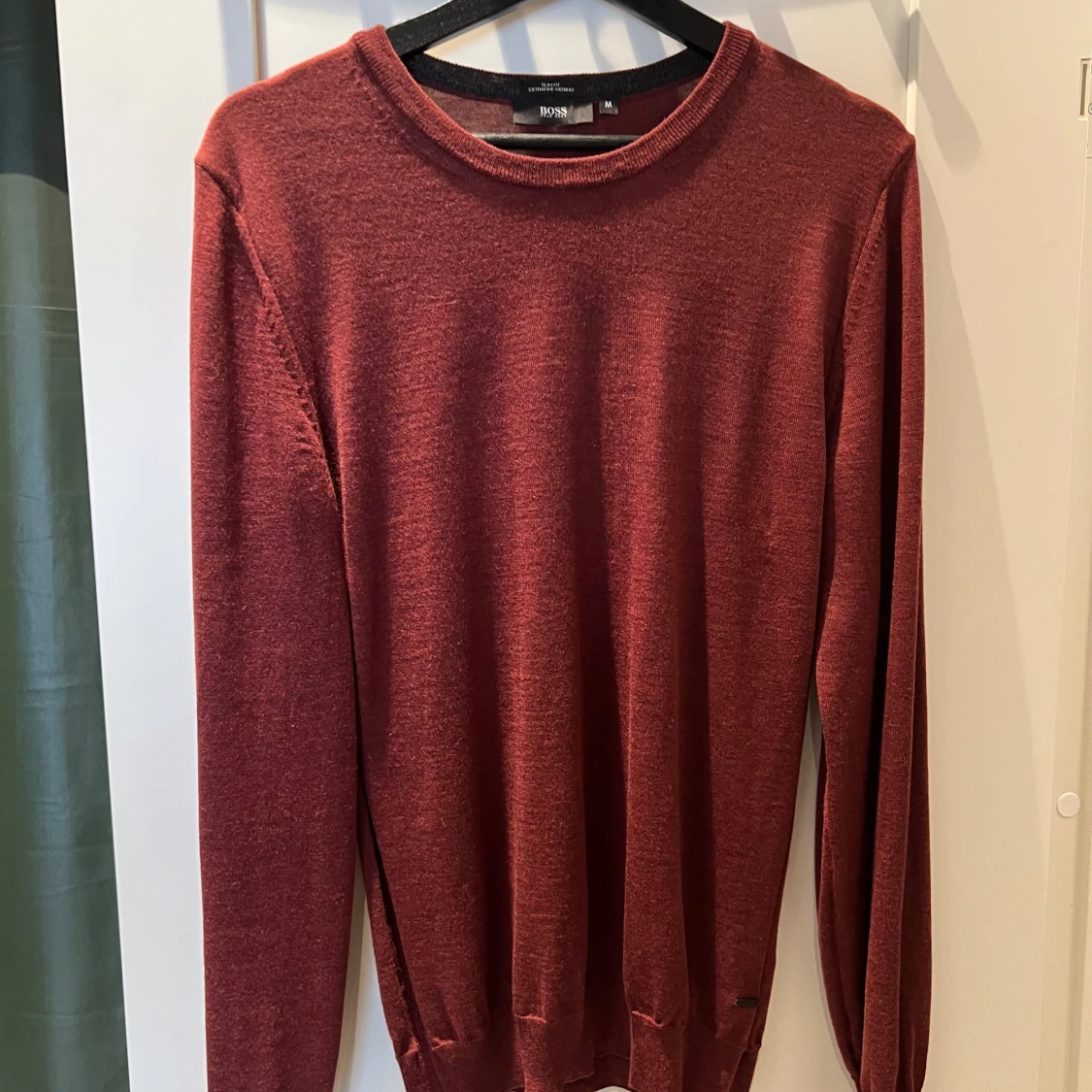 Vinröd merinoullströja från Hugo Boss