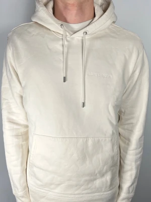 J.Lindeberg hoodie - Säljer en riktigt snygg och trendig J.Lindeberg hoodie i fint skick, storlek M, vid frågor är det bara att skriva //Gramenti