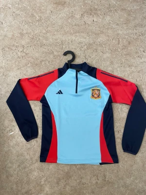 Helt ny Spanien långärmad!   - Helt ny Spanien långärmad!  