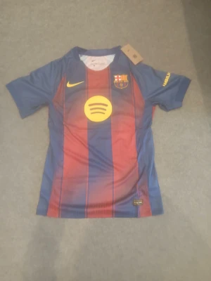 Barca Nike matchtröja Raphinha 11 - Säljer en FC Barcelona matchtröja från Nike med Raphinha och nummer 11 på ryggen. 