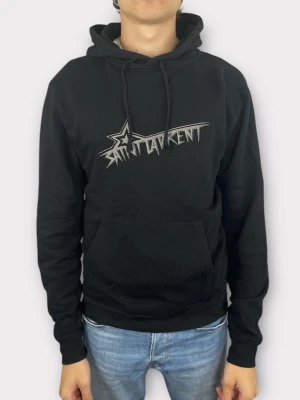 Yves Saint Laurent Hoodie | S - Star Saint Laurent hoodie - Snyggaste hoodien på marknaden - Skick 9,5/10 nypris +5000kr - Size S fits M - Endast hoodie medföljer - Hör av dig vid eventuella funderingar!