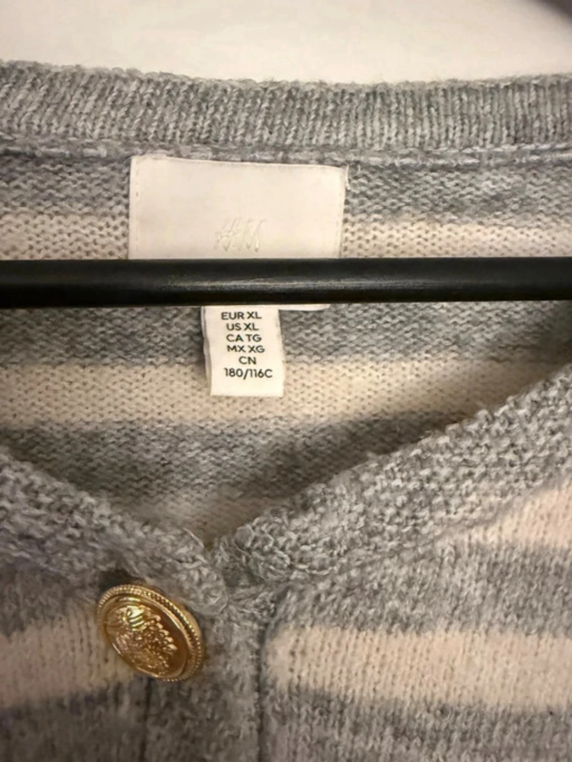 Randig kofta från H&M med guldknappar - 2