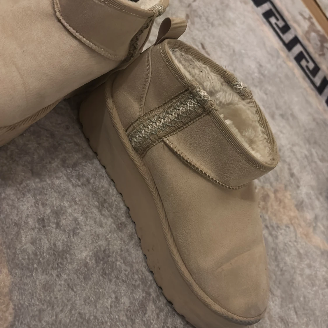 Beige boots med plattform och foder - 1