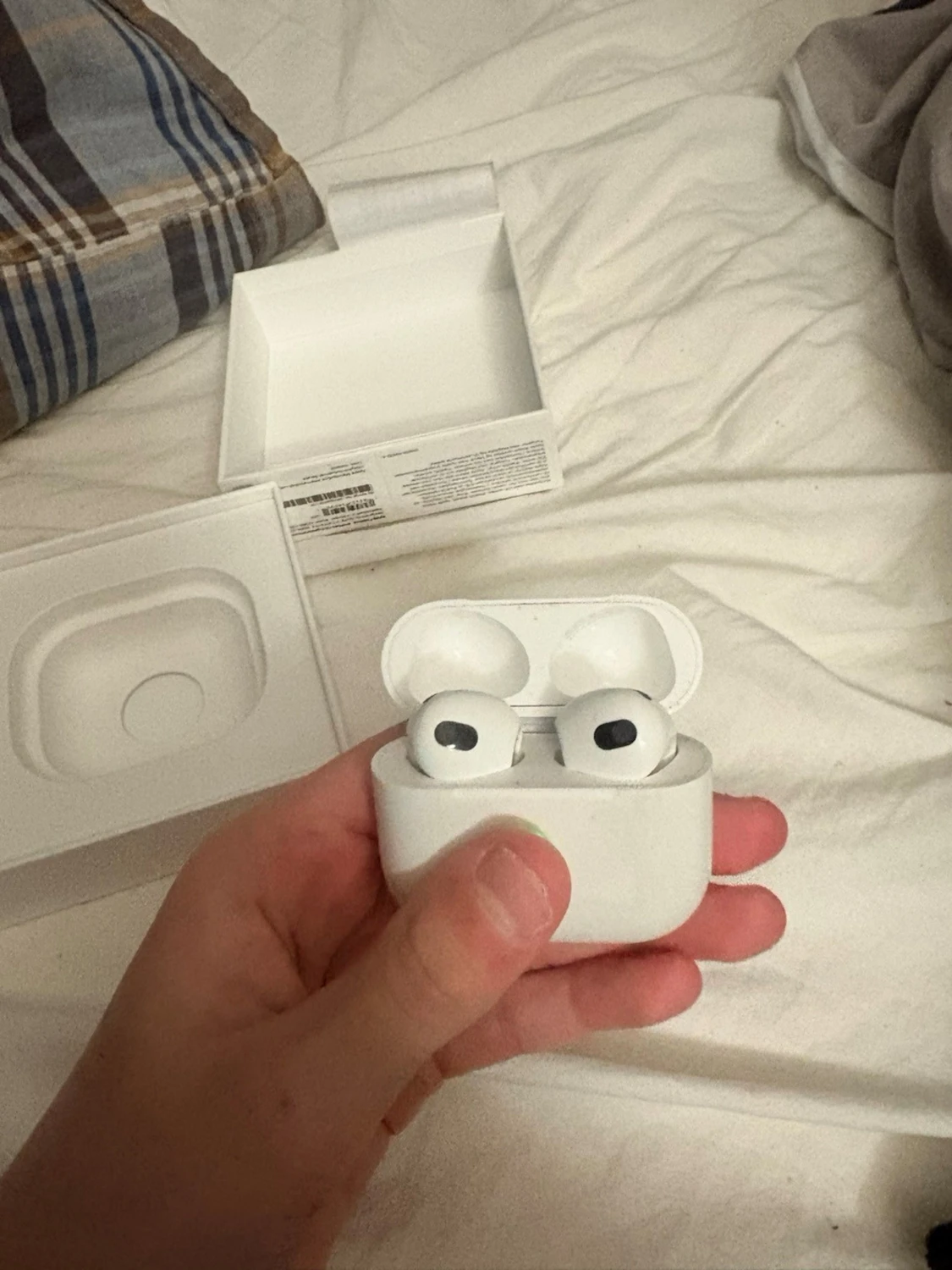 Apple AirPods (3rd generation) med MagSafe-laddningsetui - 4