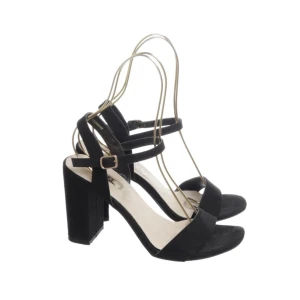 SKOR - Fina svarta klackskor, perfekt till tex bal!!