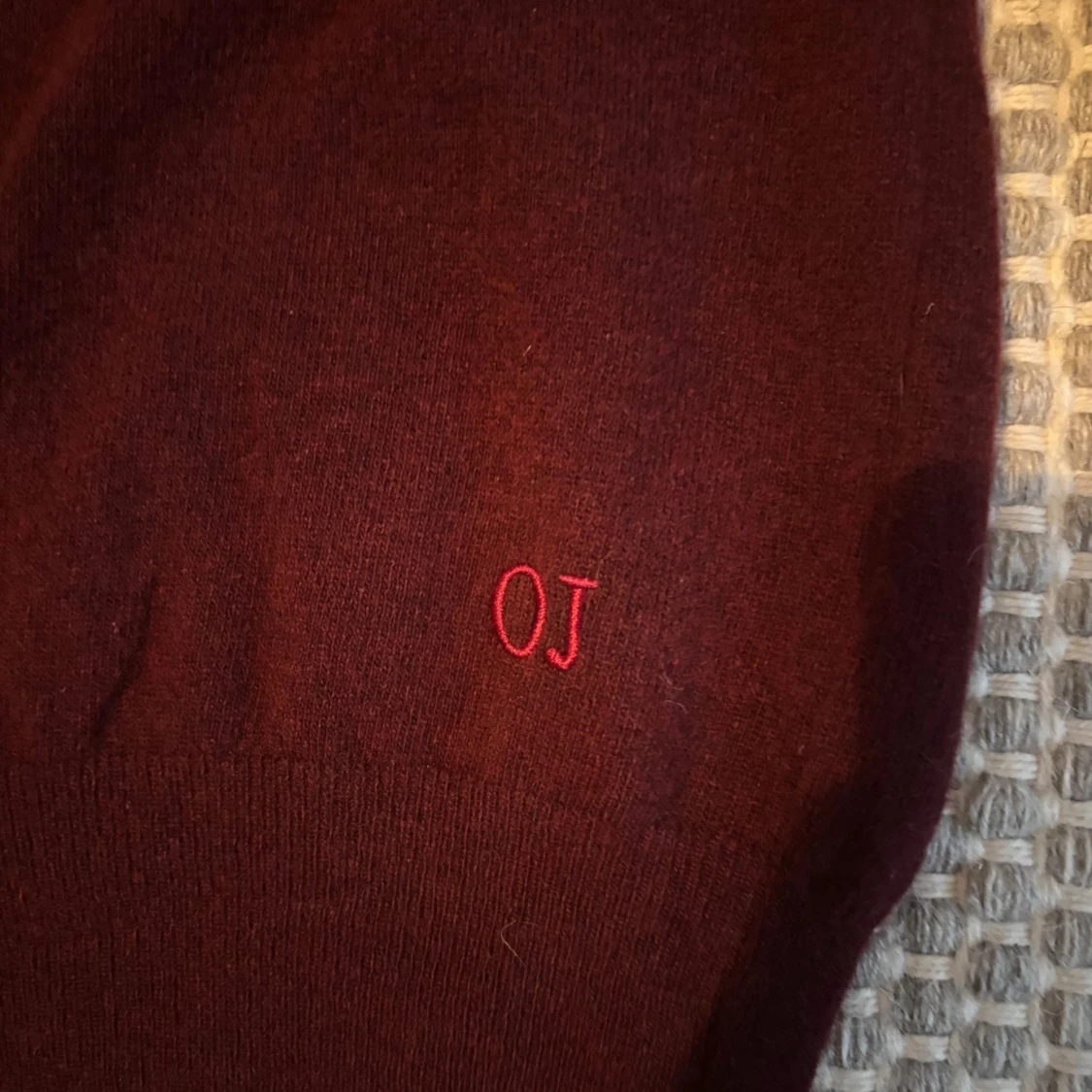 Mörkröd tröja från Oscar Jacobson - 91