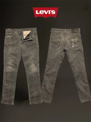 Levi's 511  - Tjenare, säljer ett par riktigt snygga Levis 511 med lite schysstare fades!!!  ||| Midja: 38cm, Innerben: 74cm