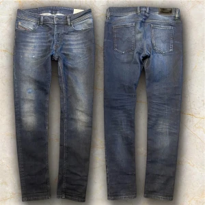 Diesel Jeans - Diesel Jeans i modellen Sleenker. Sitter slim. W29 L30 bara att skriva om du ska ha mått osv