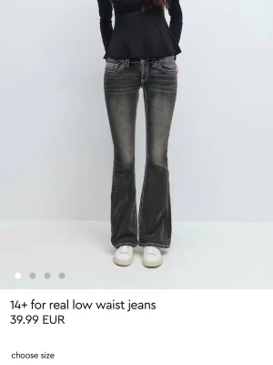 Svarta jeans från gina 14+ - Säljer dessa jeans från Gina i storlek XXS! Det är använda några gånger men inga tecken på användning syns. Dessa är helt slutsålda! Nypris 429kr. Pris kan diskuteras!💕