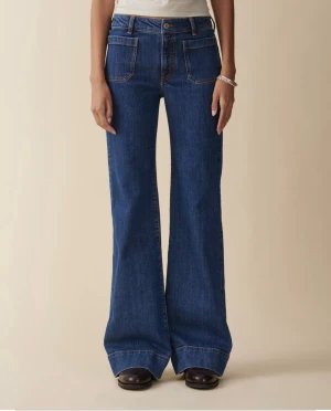 JEANERICA St Monica Low (Vintage 95) - Säljer dessa Jeanerica Jeans i St Monica Low, färgen Vintage 95, storlek W29L34!♥️♥️Älskar dessa jeans och denna modell men säljer pga att de har blivit lite för stora för mig (säljer fler färger! Finns i min profil!) jag är ca 172 cm lång och dessa är perfekt längd på mig! Aningen slitna nertill men märks knappt! Nypris: 2200kr♥️