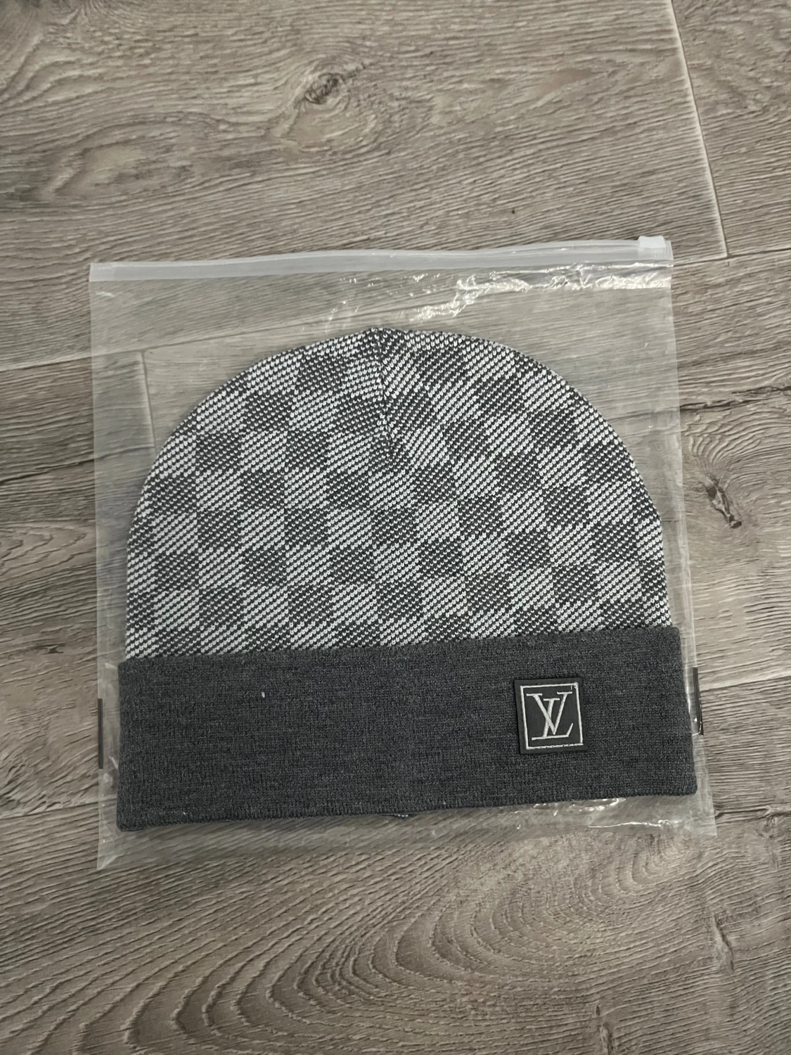 Grå rutig Louis Vuitton mössa - 1