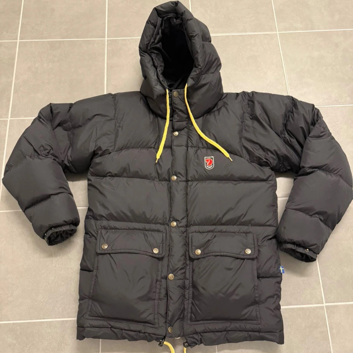 Svart pufferjacka från Fjällräven XS