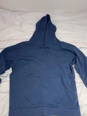 Blå fin tröja  - Fin bra vår tröja och vacker 