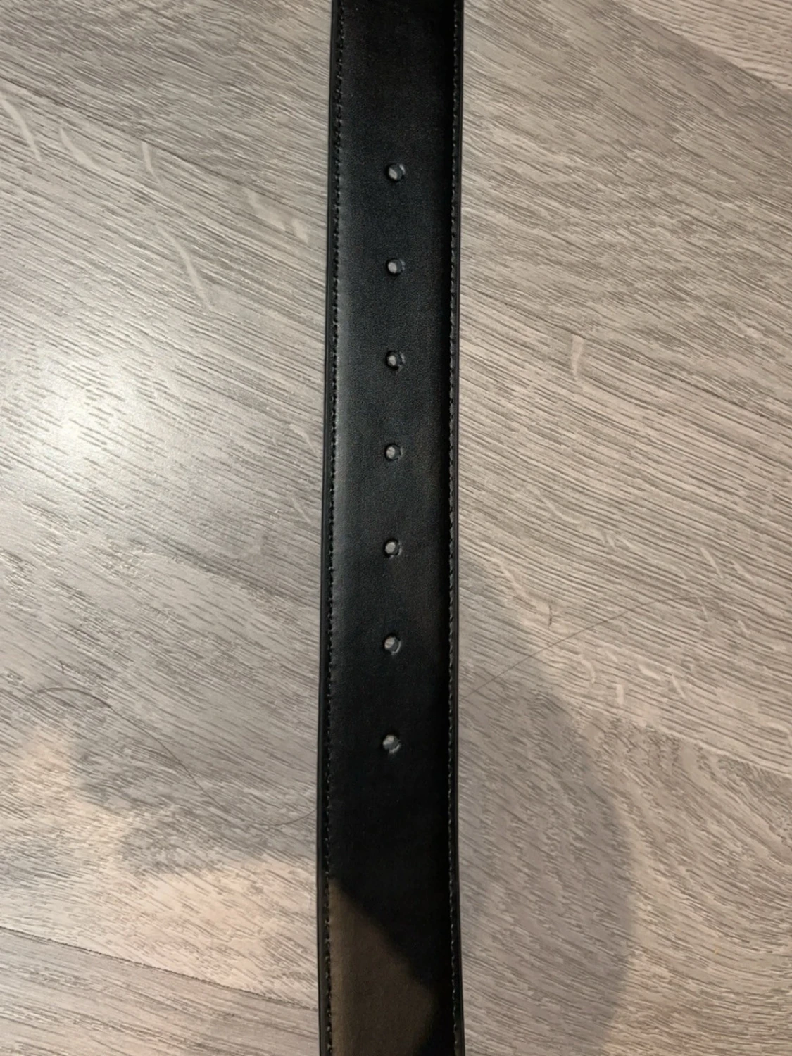Svart bälte med 2 st g i framsidan  - 4