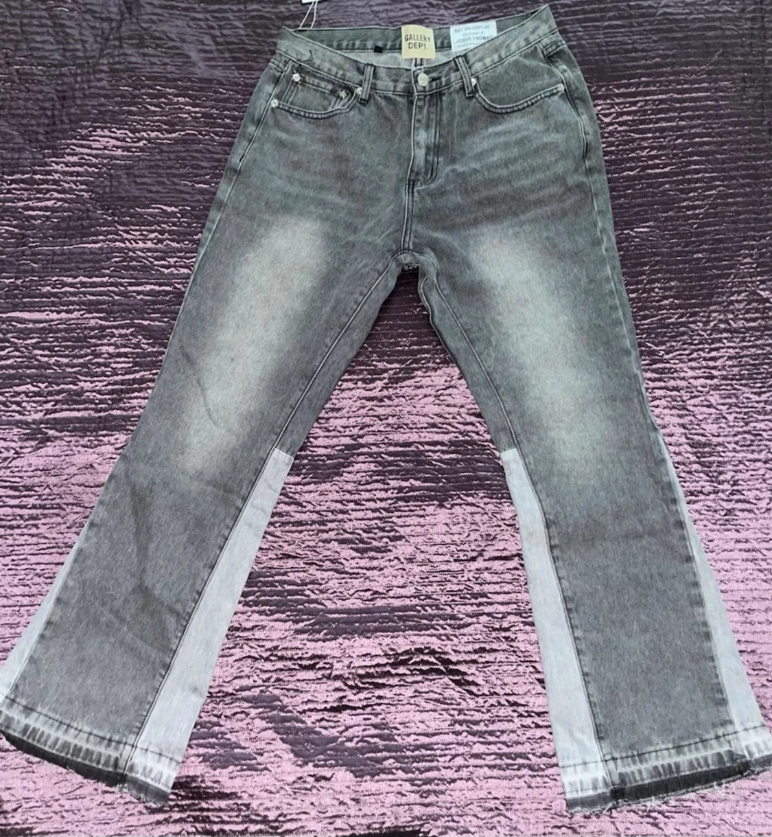 Grå bootcut jeans från Gallery Dept.