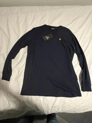 Lyle&scott långärmad - Säljer den här Lyle&scott tröjan. Den är helt ny och aldrig använd. Pris kan diskuteras vid snabb affär.