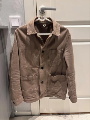 Overshirt från Arket - Snygg overshirt från arket i bra skick!