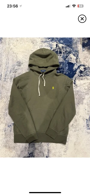 Olivgrön polo Ralp Lauren hoodie  - Olivgrön polo ralp lauren hoodie som är använd i typ nån månad bara jätte bra skick 