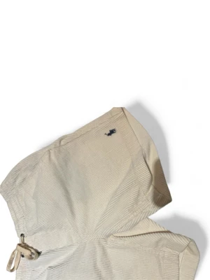 Polo Ralph Lauren - Snygga vita shorts från Polo Ralph Lauren Perfekta för en chill och stilren look. Hör av er vid funderingar🍾🥂✌️Xs men passar S