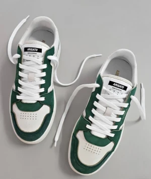 Axel Arigato skor - Så snygga skor från Axel Arigato. I str 38🩷