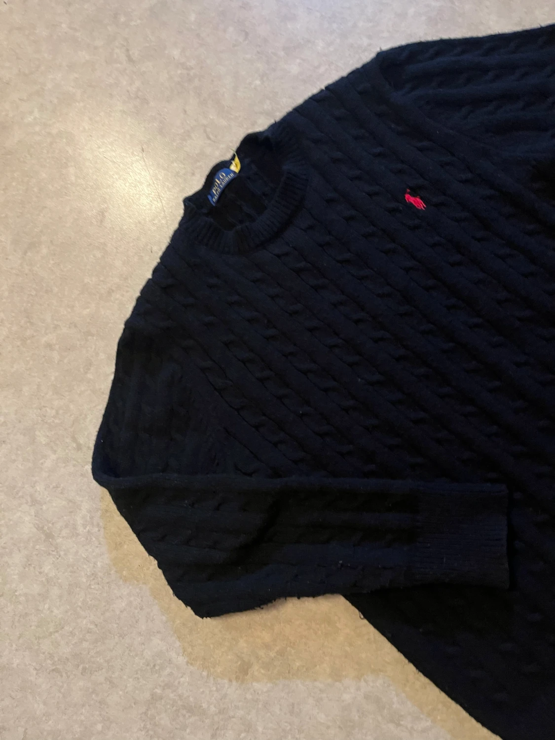 En svart stickad tröja från Polo Ralph laouren  - 1