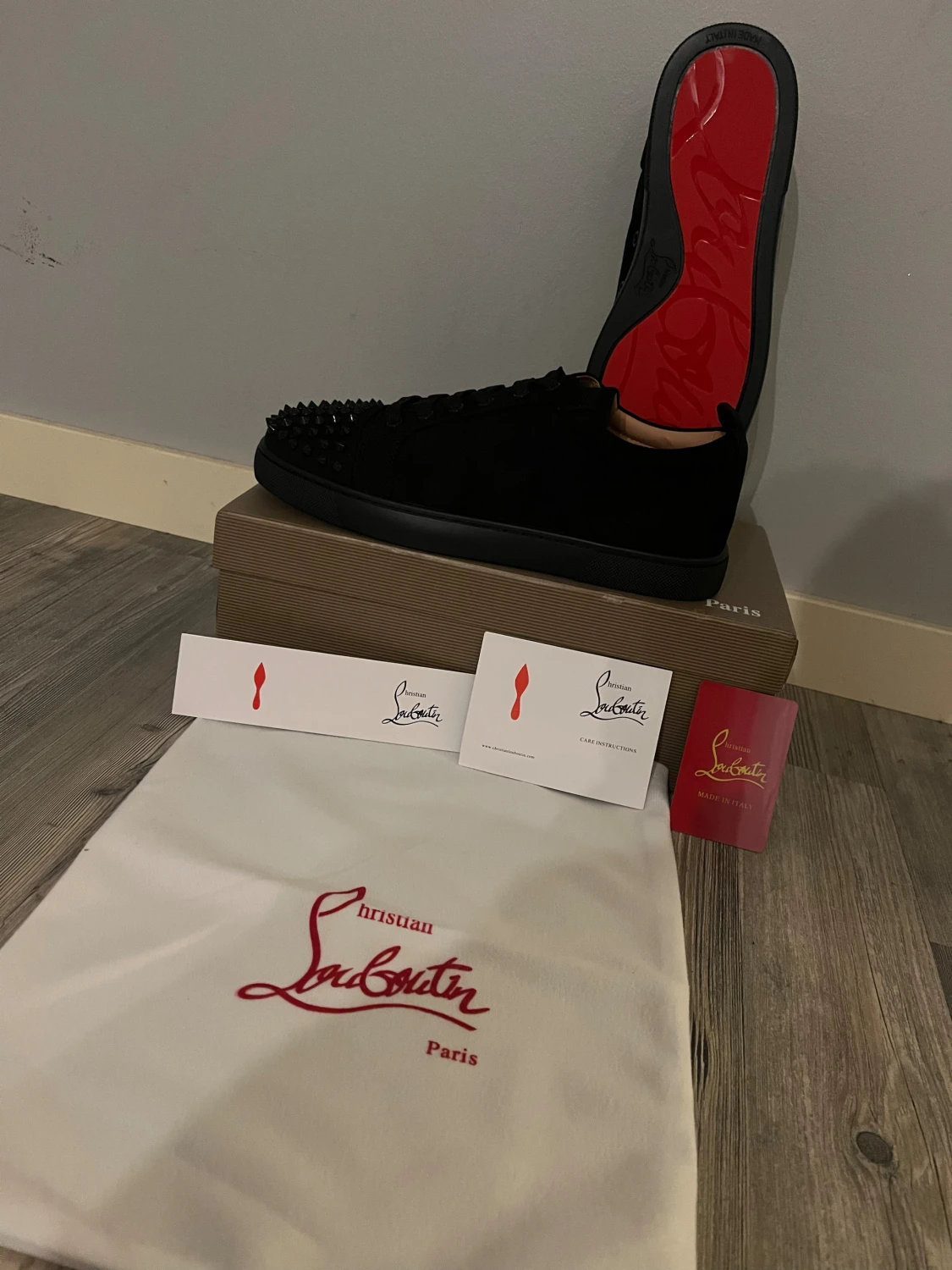 Christian Louboutin svarta sneakers med nitar