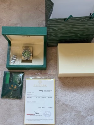 Grön herr klocka  - Säljer en fin grön submarine klocka för väldigt bra pris. Har nästan inte använd. För bättre bilder skriv till mig.