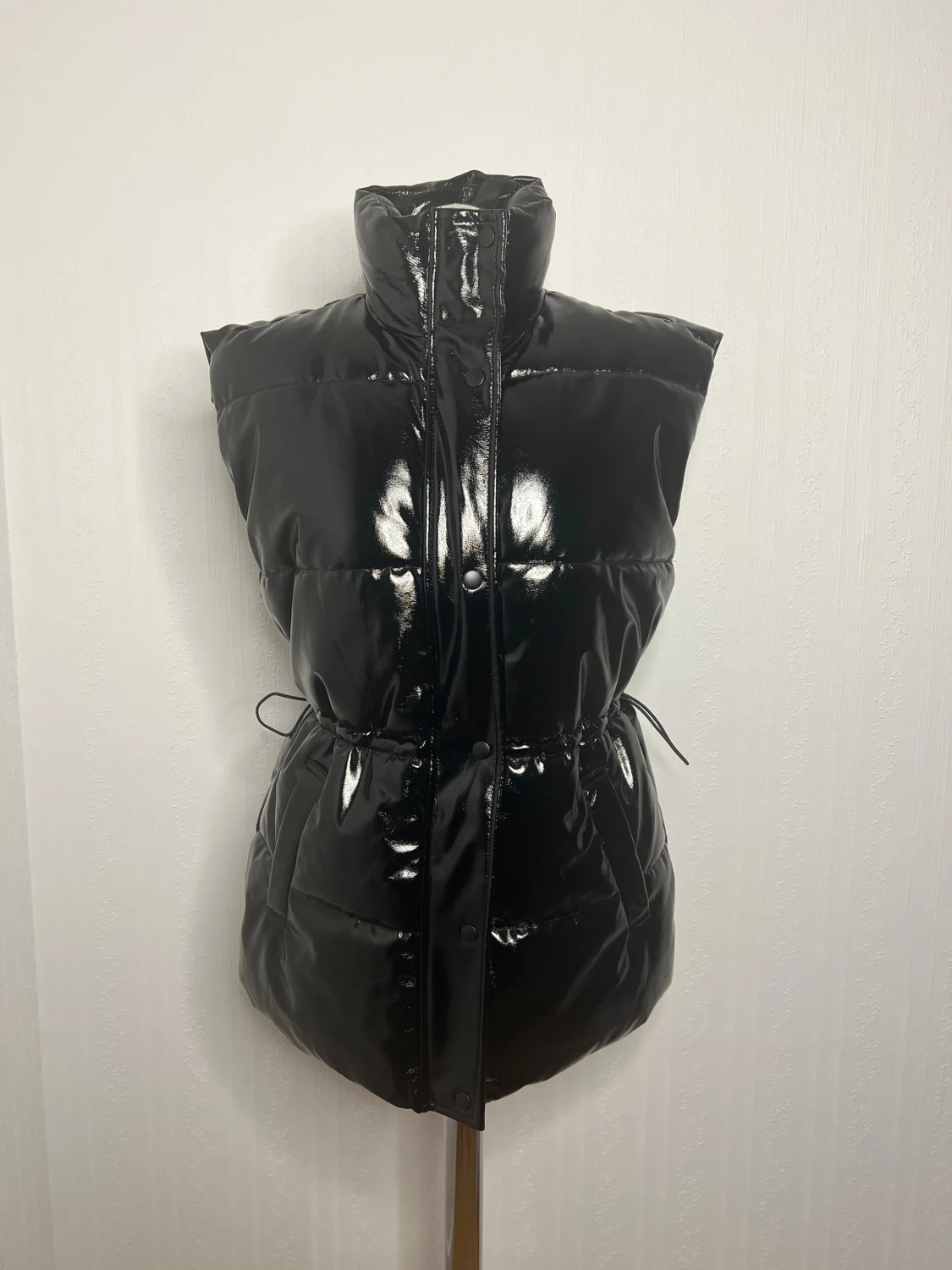 Svart streetstyle dunväst från H&M