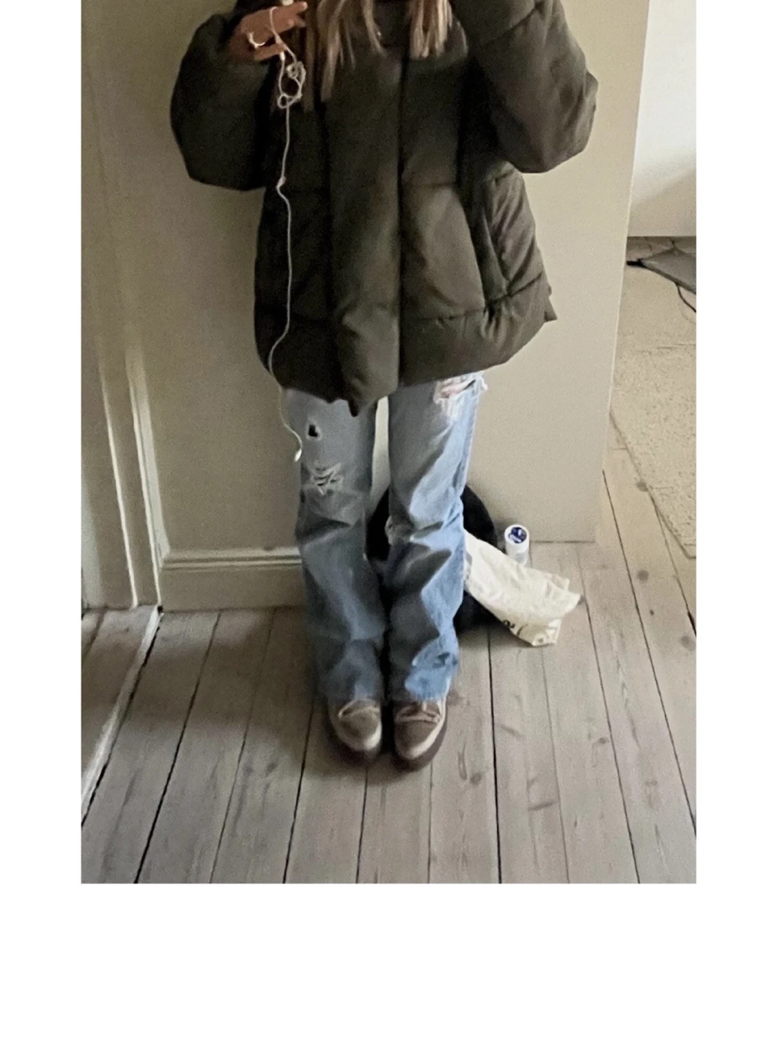 Olivgrön pufferjacka med huva - 1