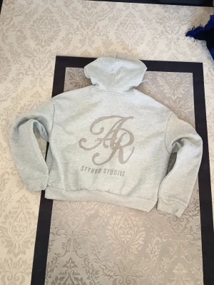 Hoodie från STYNO - Limited Edition STYNVO STUDIOS. Orginal pris 849 kr.