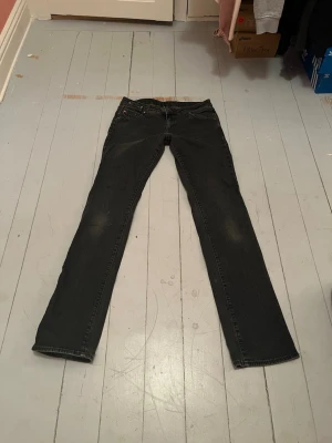 Miss sixty jeans - Lågmidjade svarta/mörkgråa jeans från miss sixty💗Storlek 31