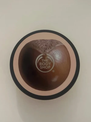 The body shop shea lotion - Body lotion från the body shop i shea doft, 200 ml. Den är använ så kontakta för fler bilder!