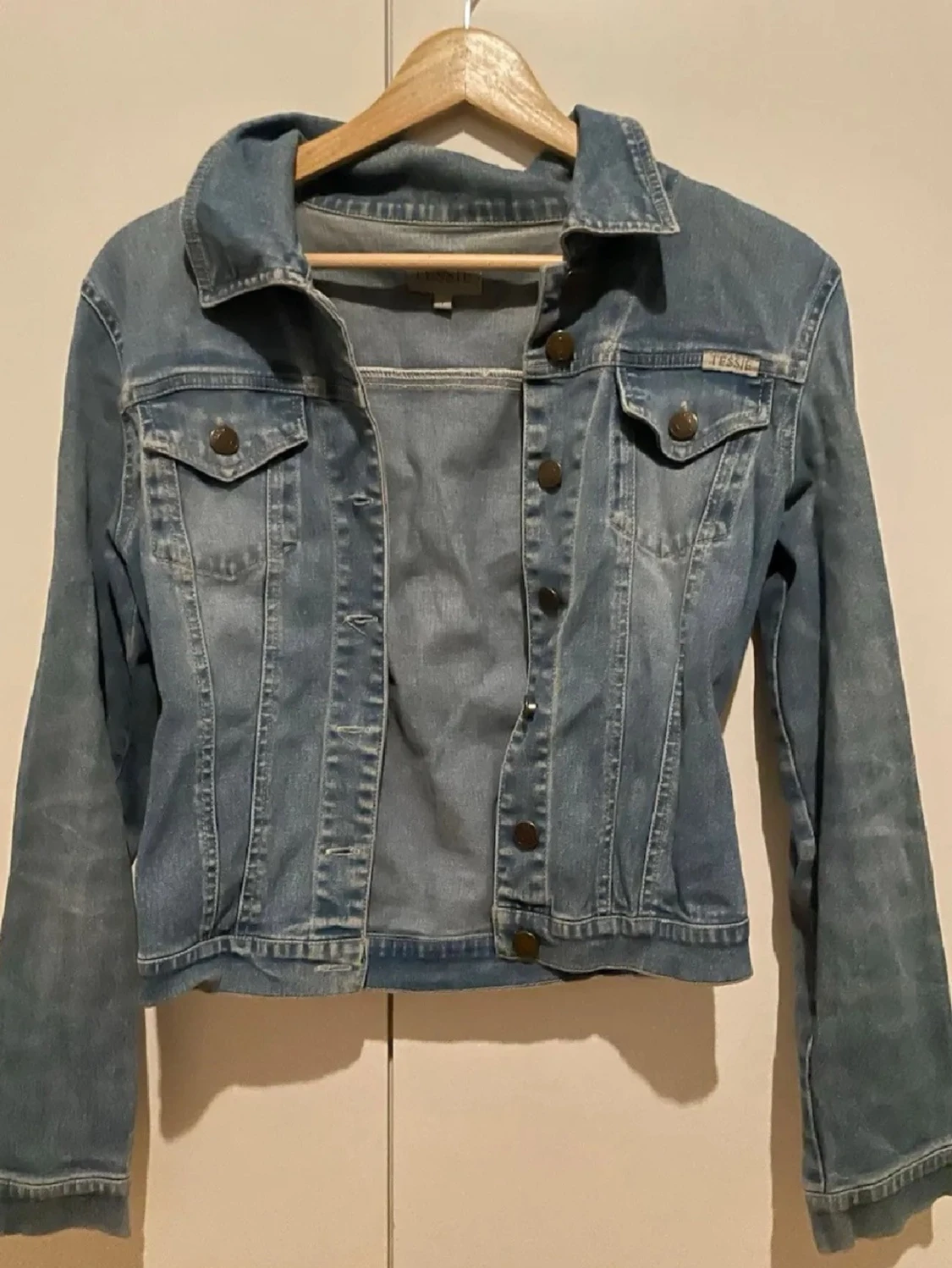 Blå jeansjacka från Tessie - 1