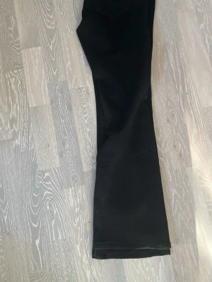 Jeans nyskick aldrig använda - Bild 1 True Religion W27 pris 1000:-      Bild 2 True Religion W30 pris 900:-    Bild 3 D91 Stradivarius stl 38 pris 500:-