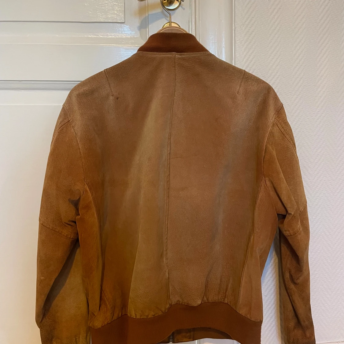 Brun skinn bomberjacka från Saki - 1