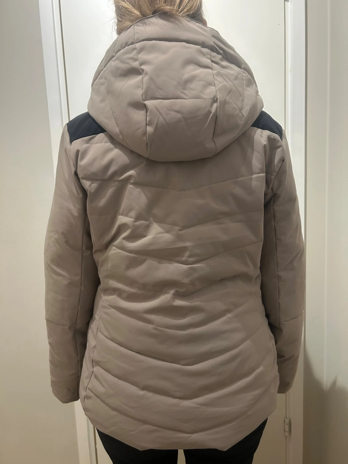 Beige och vit pufferjacka från Five Seasons - 1