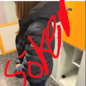 Colmar  - Söker en colmar VINTER jacka helst (svart eller mörkblå men funkar med en beigh …:. För vettigt pris MAX 2000 