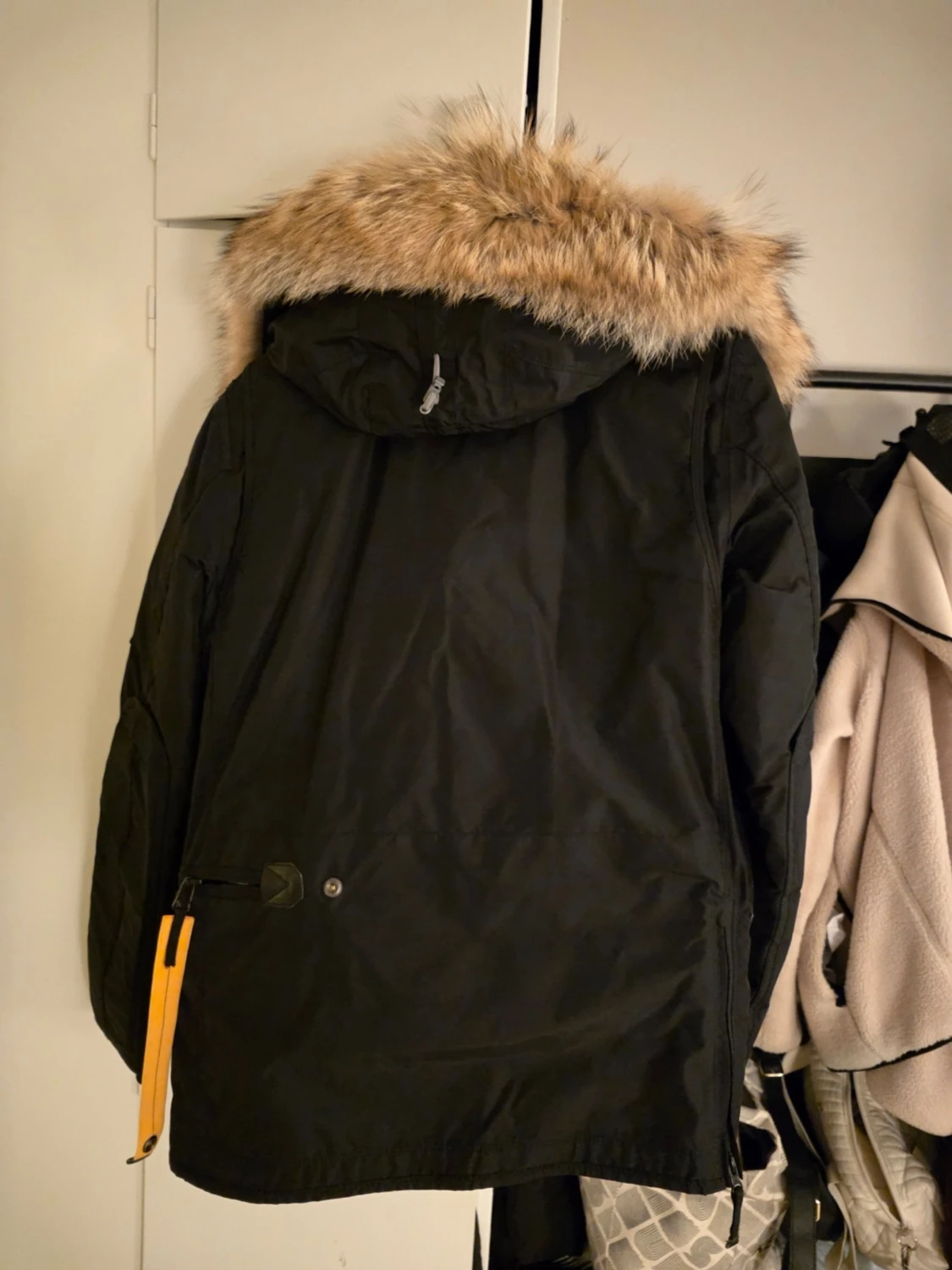 Svart Parajumpers parkajacka med päls - 1