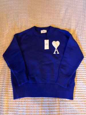 Ami tröja - Helt ny ami tröja i storlek S-M, hör av dig vid minsta fundering, pris kan diskuteras :)