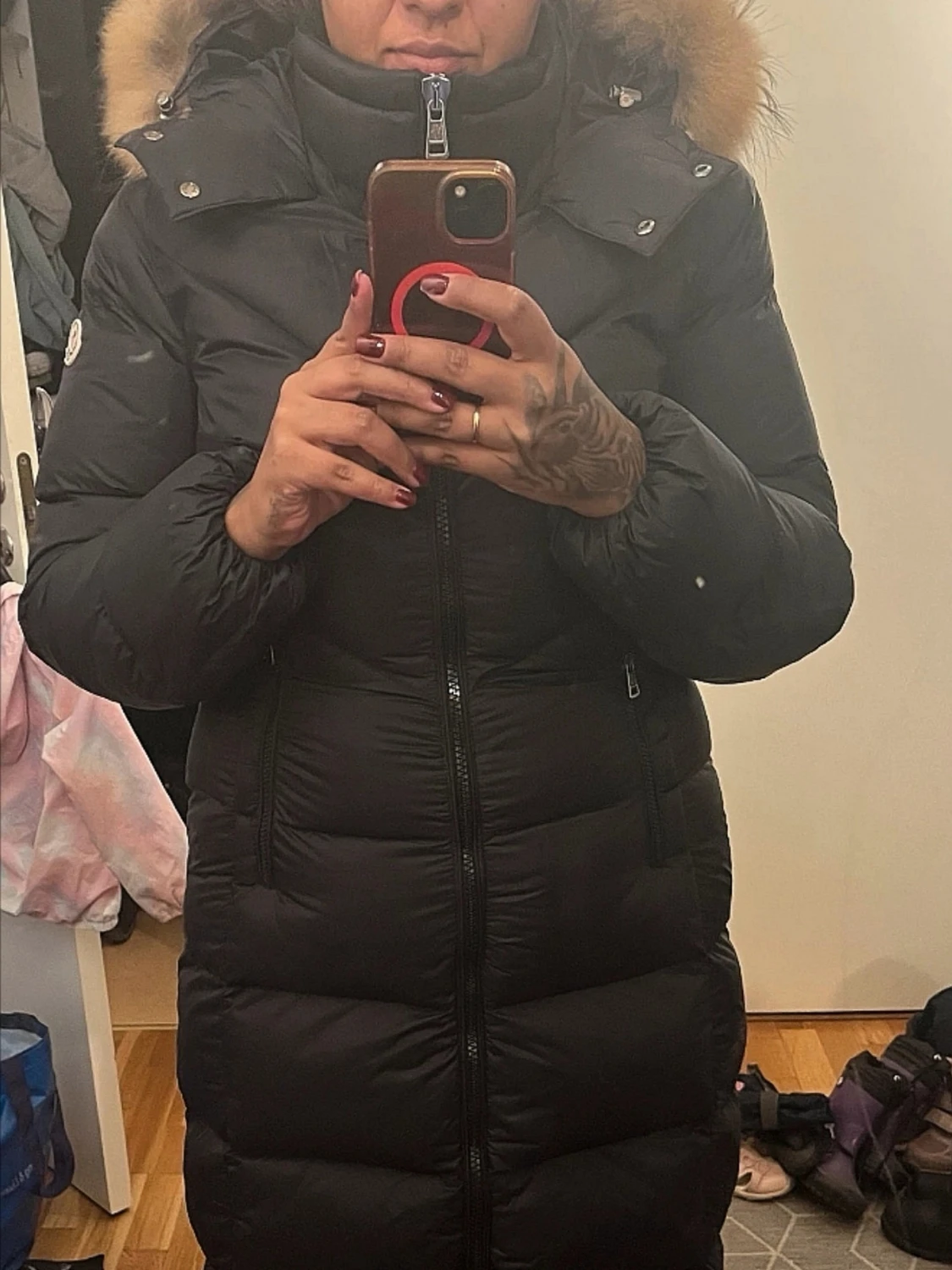 Svart lång dunjacka med päls - 1