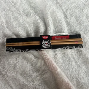 Chopsticks från Nissin  - Helt oanvända sushi pinnar / ätpinnar från Nissin - Asian Blast.