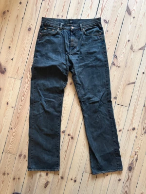Jeans från BOSS - Supernice jeans som e raka och blir lite oversized. Snygg tvätt! <3 W34 H34 