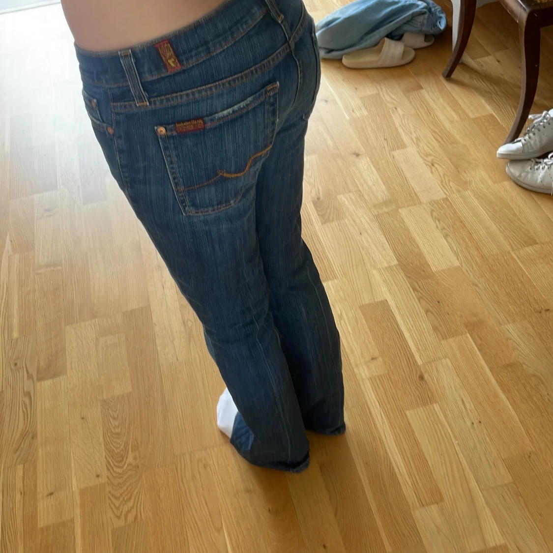 Blå bootcut jeans från 7 for all mankind  - 1