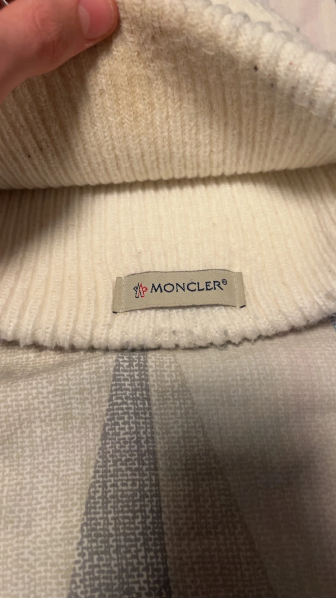 Vit ribbstickad mössa från Moncler - 1
