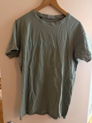 Gymshark - tshirt - Gymshark - tshirt Strl M Använt, cond 9/10 Mitt pris 100:-