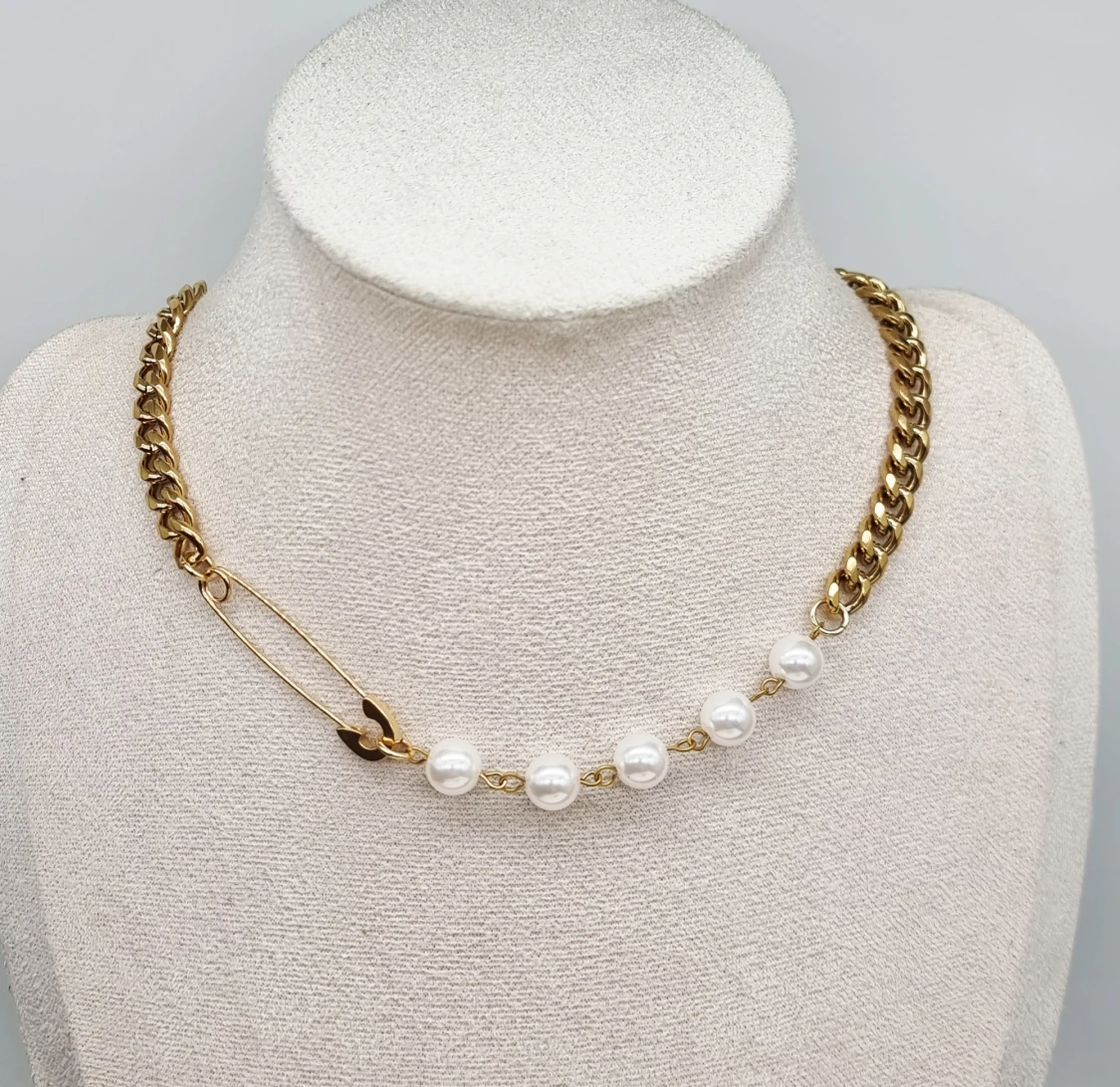 Stilfullt halsband  - 1