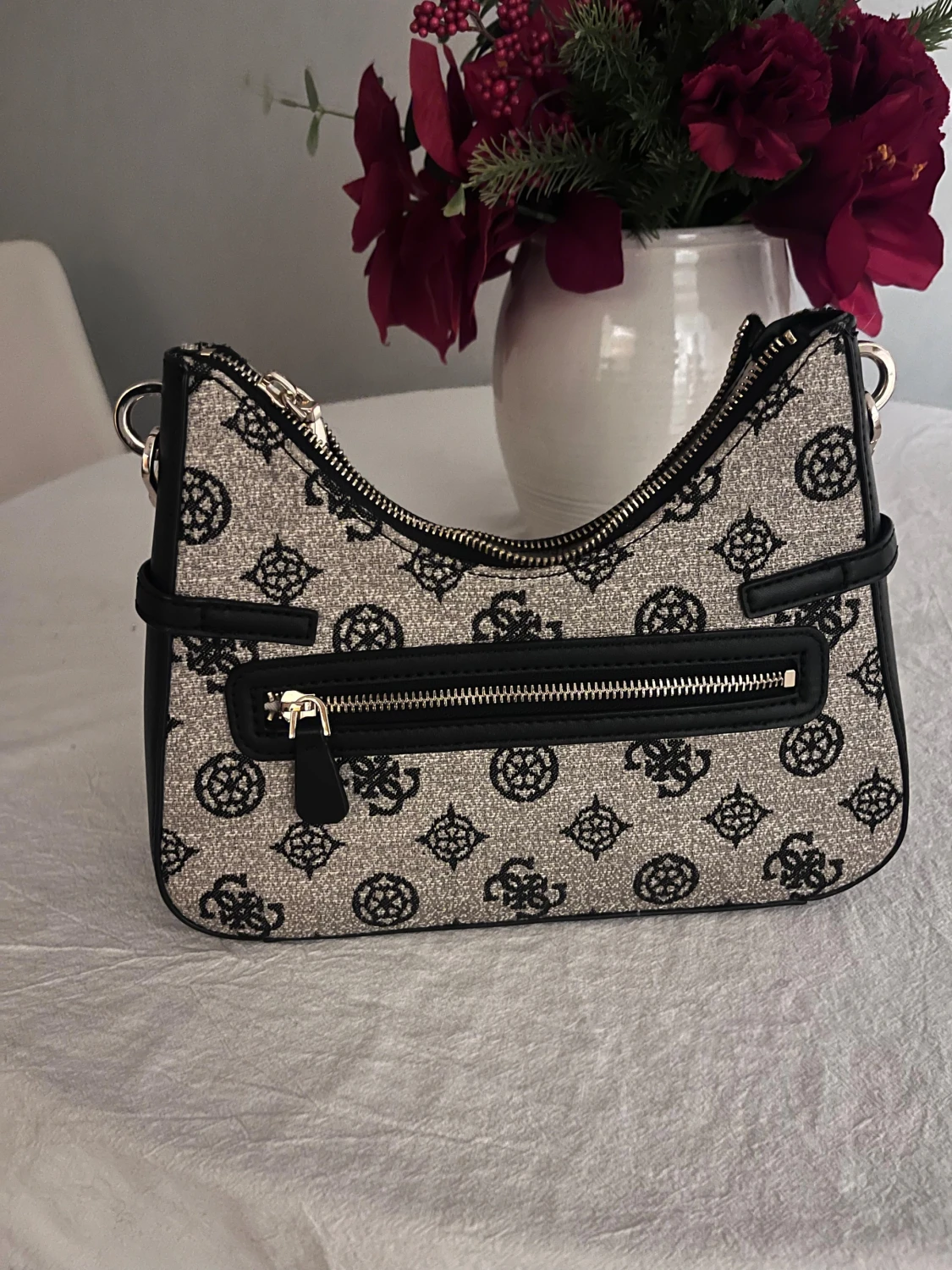 Guess handväska  - 2